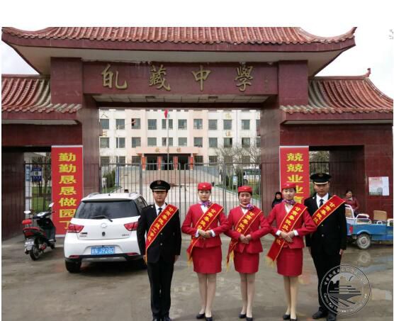 甘肃秦陇技工学校在癿藏中学举行了招生宣传