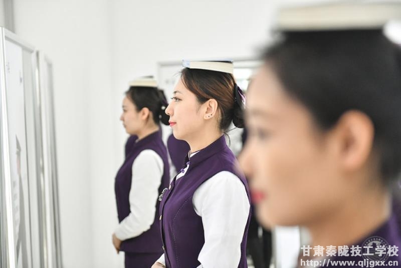 兰州高铁学校告诉你高铁乘务工作者有哪些素质要求