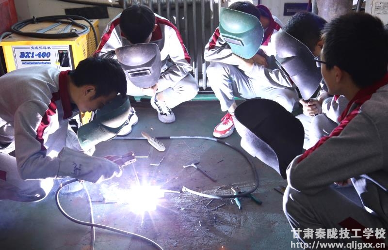 兰州中专学校：迷茫的中职生，看这里!