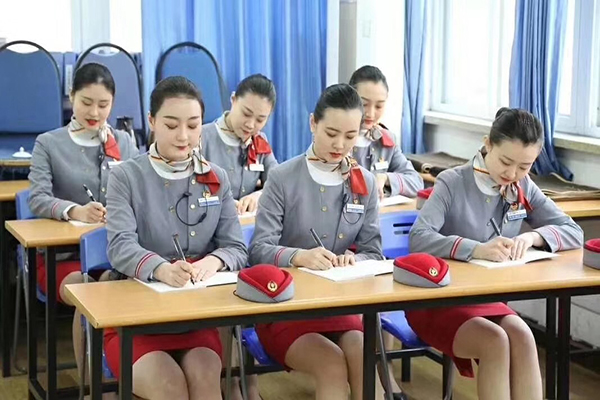 初中毕业学高铁专业，到兰州铁路技工学校好吗？