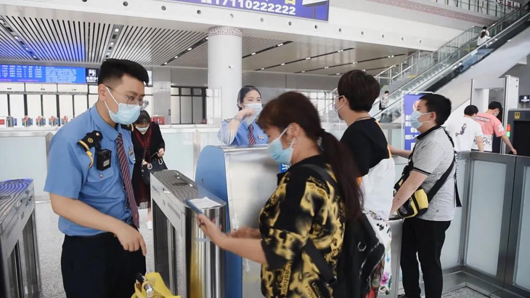 初中毕业学高铁专业，就到兰州高铁中专学校好吗？